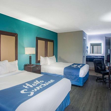 Days Inn By Wyndham Mobile I-65 Exterior photo