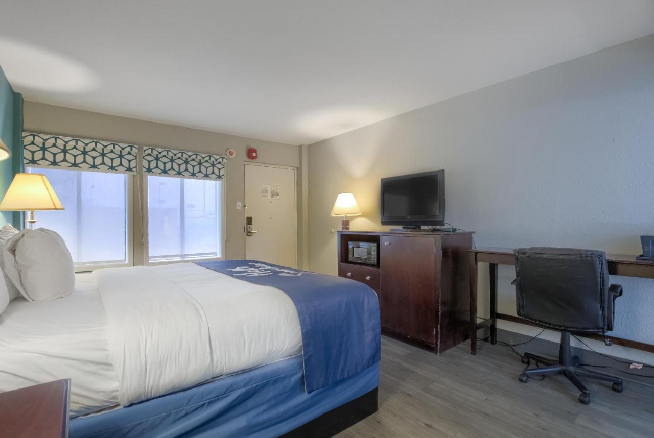 Days Inn By Wyndham Mobile I-65 Exterior photo