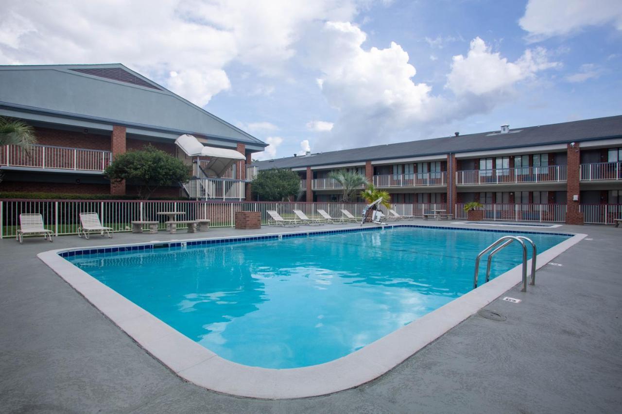 Days Inn By Wyndham Mobile I-65 Exterior photo