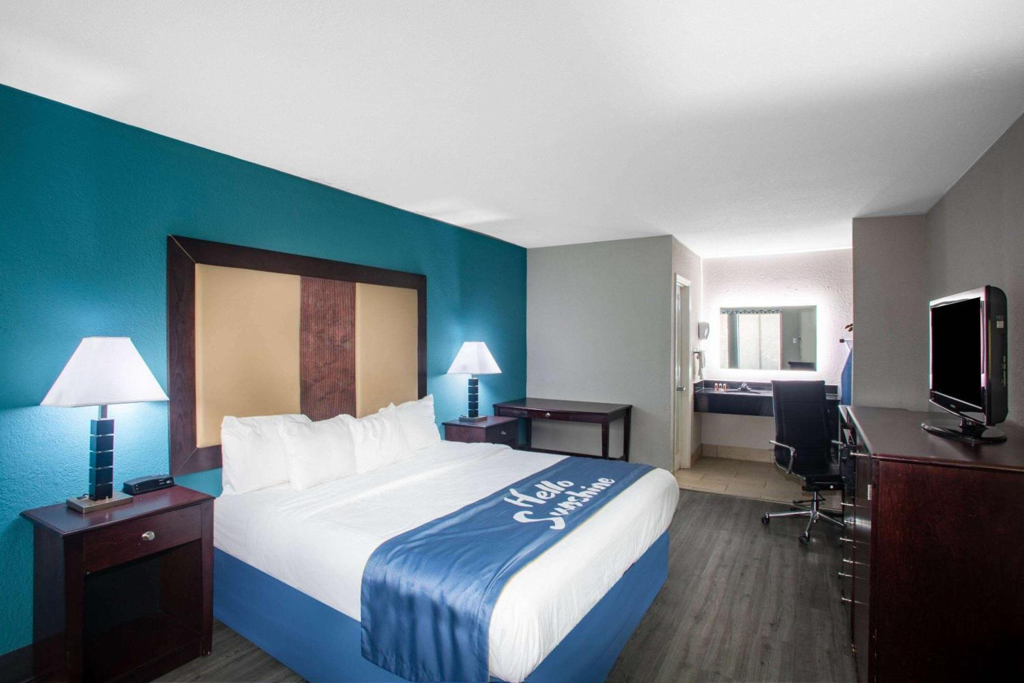 Days Inn By Wyndham Mobile I-65 Exterior photo